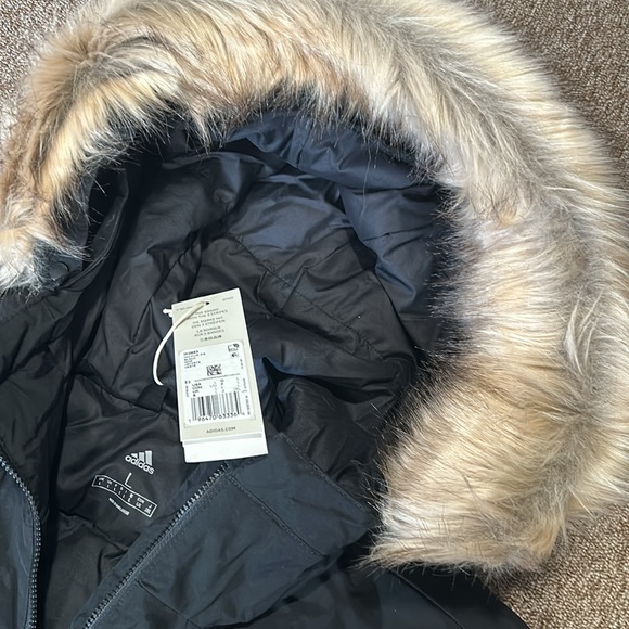 Adidas winter coat / jacket fur hood size LARGE BNWT parka - Picture 3 of 7